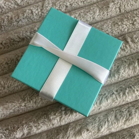 Tiffany gift box w/ bow - Picture 3 of 3